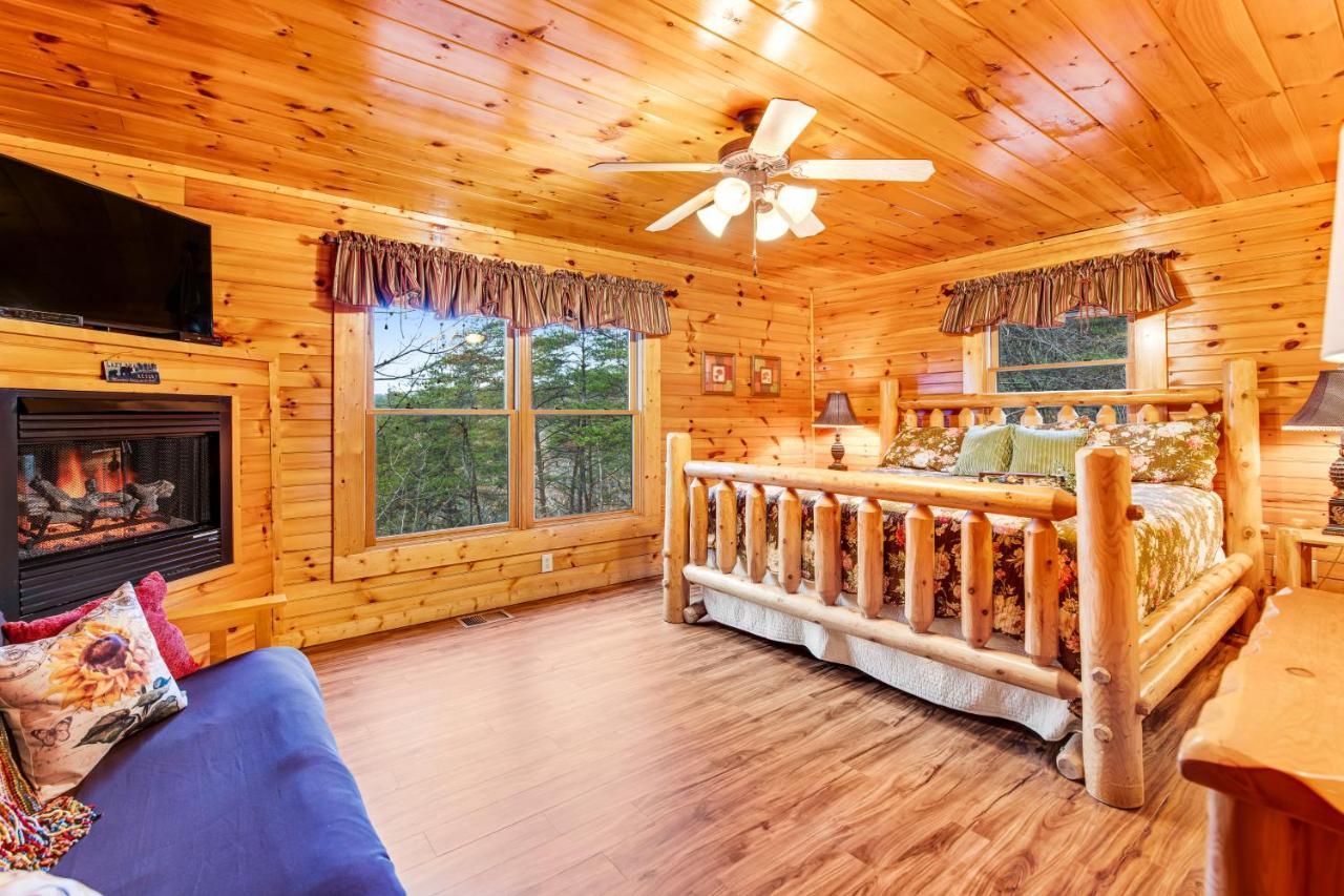 Grizzly Manor Villa Pigeon Forge Exterior photo